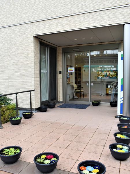 エントランスと花鉢