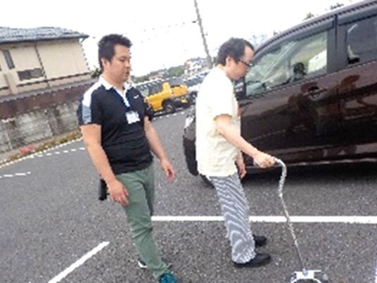 スタッフと歩行訓練