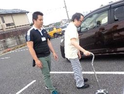 外歩行介助の様子
