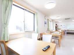 明るい食堂の風景