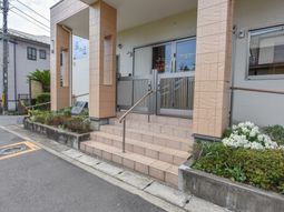 清潔感あるエントランス