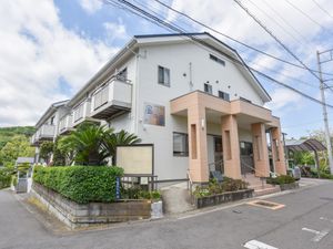 明るい外観の建物