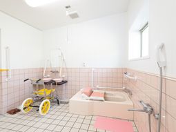 バリアフリーな浴室設備