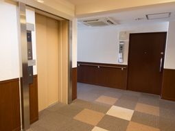 清潔な廊下とエレベーター