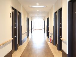 明るい廊下の風景