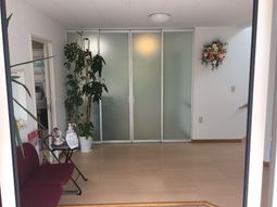 待合室の清潔な空間