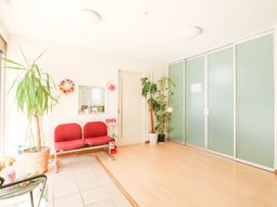 明るいエントランス風景