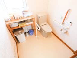 明るい清掃済トイレ