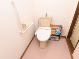 手すり付きトイレの様子