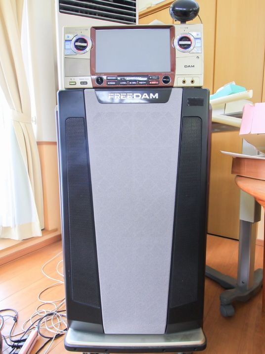 カラオケマシン設置の部屋