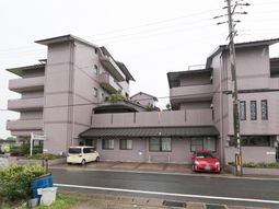 多階層の建物外観