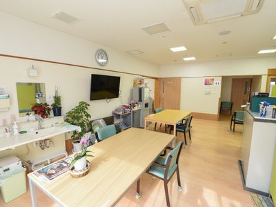明るい食堂の様子
