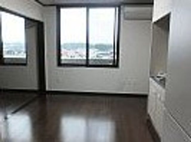 広々とした明るい居室
