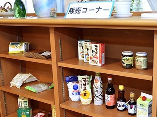食品棚のスナップ