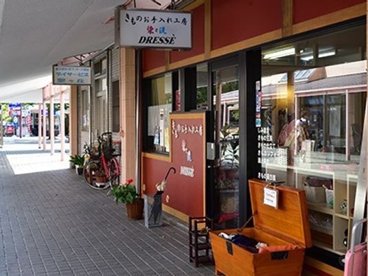 街中の理美容店の外観