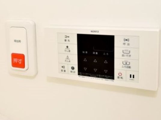 施設のエアコン操作パネル
