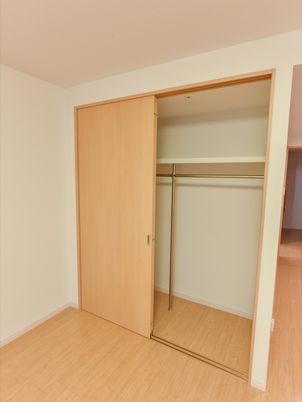 広い居室のクローゼット