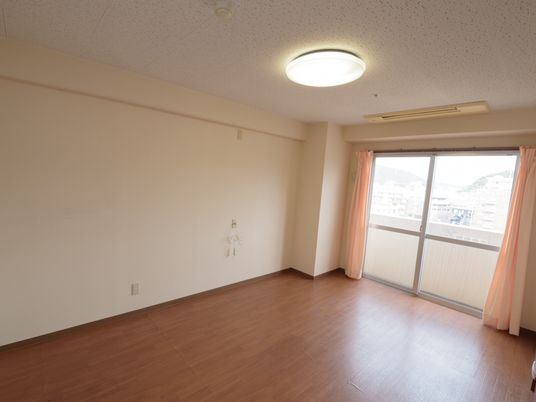 明るい居室の一角