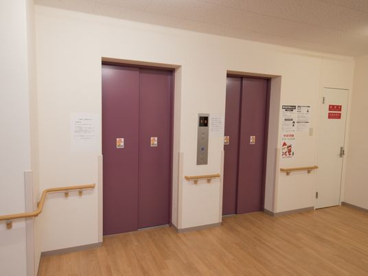 清潔感あるエレベーターホール