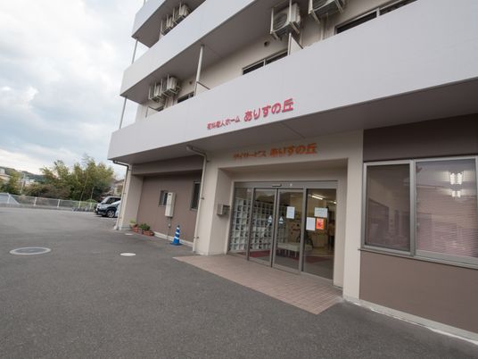 施設外観のエントランス
