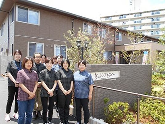 スタッフ集合写真
