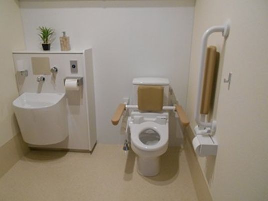 バリアフリーのトイレ設備