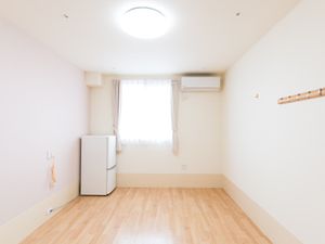 シンプルな洋室の一室