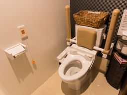 手すり付きトイレ設備