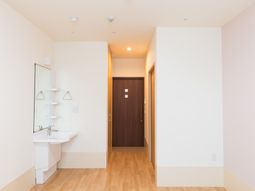 洗面台付きの明るい居室