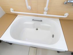 バリアフリー対応の浴室