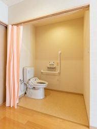 バリアフリー設計のトイレ