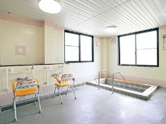 明るい浴室  