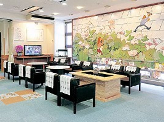 明るい共有リビング  