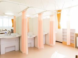 明るく清潔な洗面所