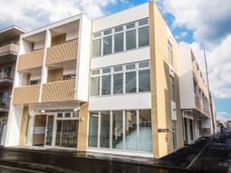 モダンな建物の外観