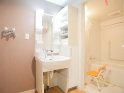 清潔な浴室スペース