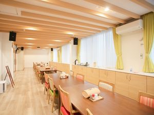 温かみのある食堂風景