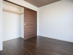 明るい空間の洋室
