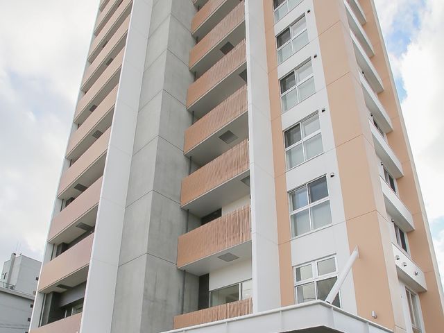 多階層建物の外観 外観 モダンなデザインの建物です。明るい色合いが心地よい空間を演出しており、清潔感のある環境が期待できそうです。