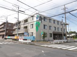 街角に佇むビル