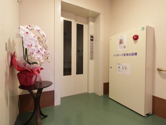 廊下に設置されたエレベーター
