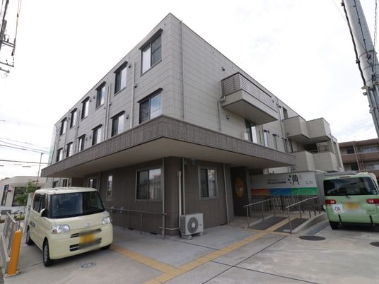 現代的な建物のエントランス