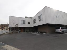 現代的な建物の外観