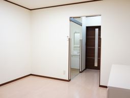 洋室と洗面所の入口