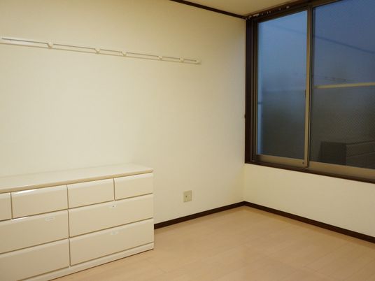 シンプルな洋室空間