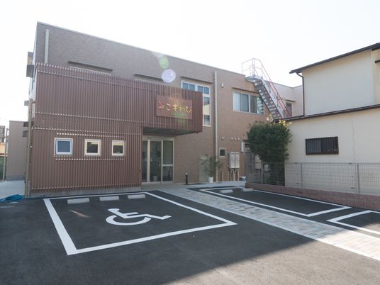 新しい外観の建物
