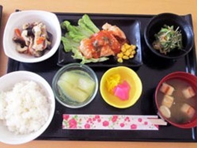 栄養バランスの取れた食事内容 食事 栄養満点のバランス良い食事を提供しており、日々の健康維持をサポートしています。