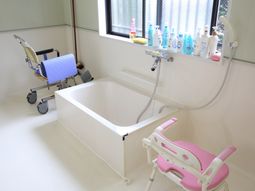 バリアフリー対応の浴室