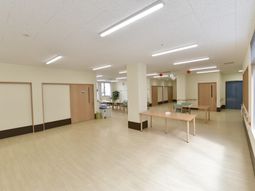広々とした明るい多目的室