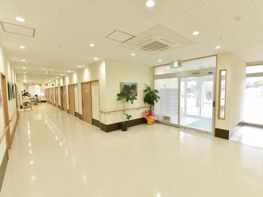 清潔感あふれる廊下